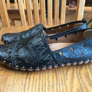 Women Spring Step Fusaro Black Cut out Leather Flat Moc Shoes sz 42 or womens 10